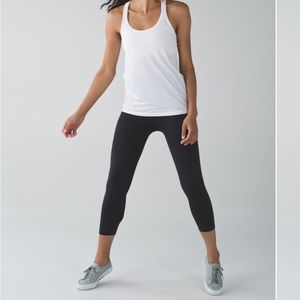 Lululemon Zone In Crop. Black. Size 6